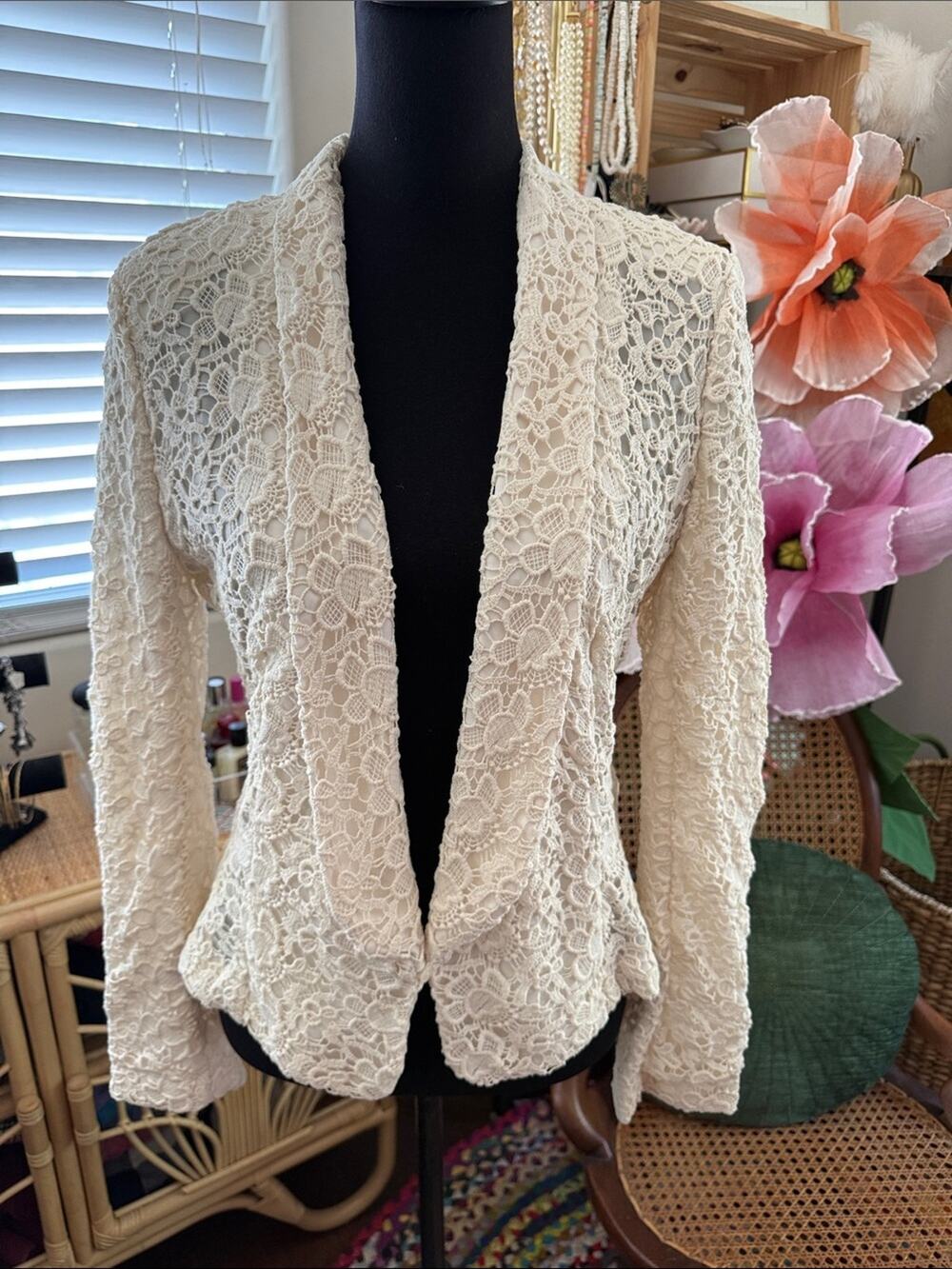 Vintage 90s/Y2K Joseph Ribkoff Ivory Crochet Lace Boho Chic Tuxedo Blazer Jacket